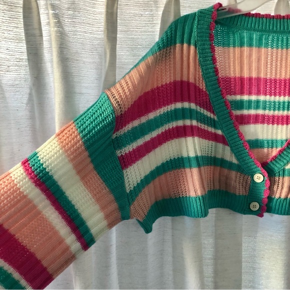 Cropped stripes v-neck cardigan sweater - Picture 3 of 3